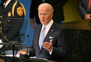 Biden promete aprobar medidas contra autores de la represión en Irán