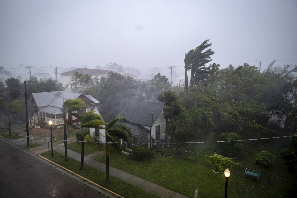 DeSantis confirmó al menos dos muertos tras el paso del huracán Ian por Florida