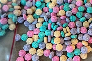 Alerta en EEUU: Circulan pastillas de fentanilo arcoíris que han causado la muerte de varios niños en Texas