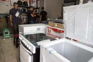 Comprar electrodomésticos se ha vuelto un “dolor de cabeza” para los venezolanos por los altos precios