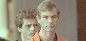 Cuerpos en ácido y cabezas taladradas: los crímenes más atroces de Jeffrey Dahmer que conmociona en Netflix