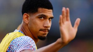 Operarse de una lesión podría alejar al uruguayo Ronald Araújo de Qatar 2022