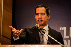 “La prosperidad viene con democracia”, le recordó Guaidó a Petro