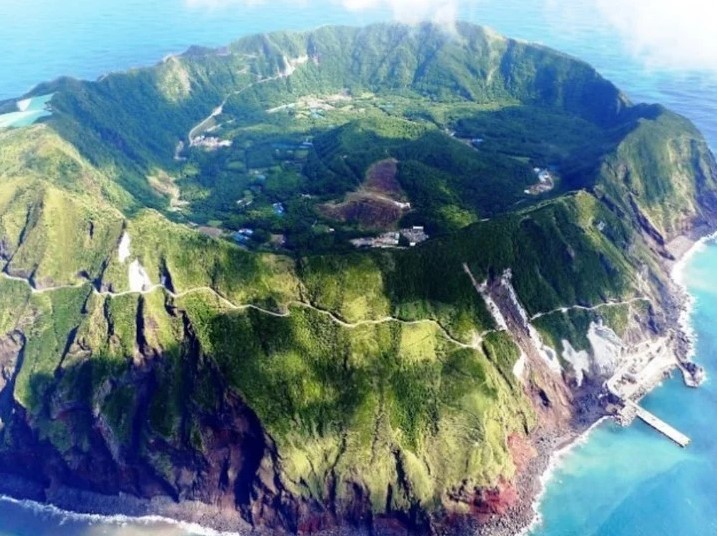 Aogashima, el pueblo dentro de un volcán activo en Japón en el que habitan 200 personas