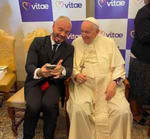 J Balvin: Estoy seguro de que al Papa le gusta el reguetón