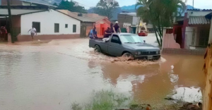 Al menos 300 personas evacuadas por lluvias en Honduras