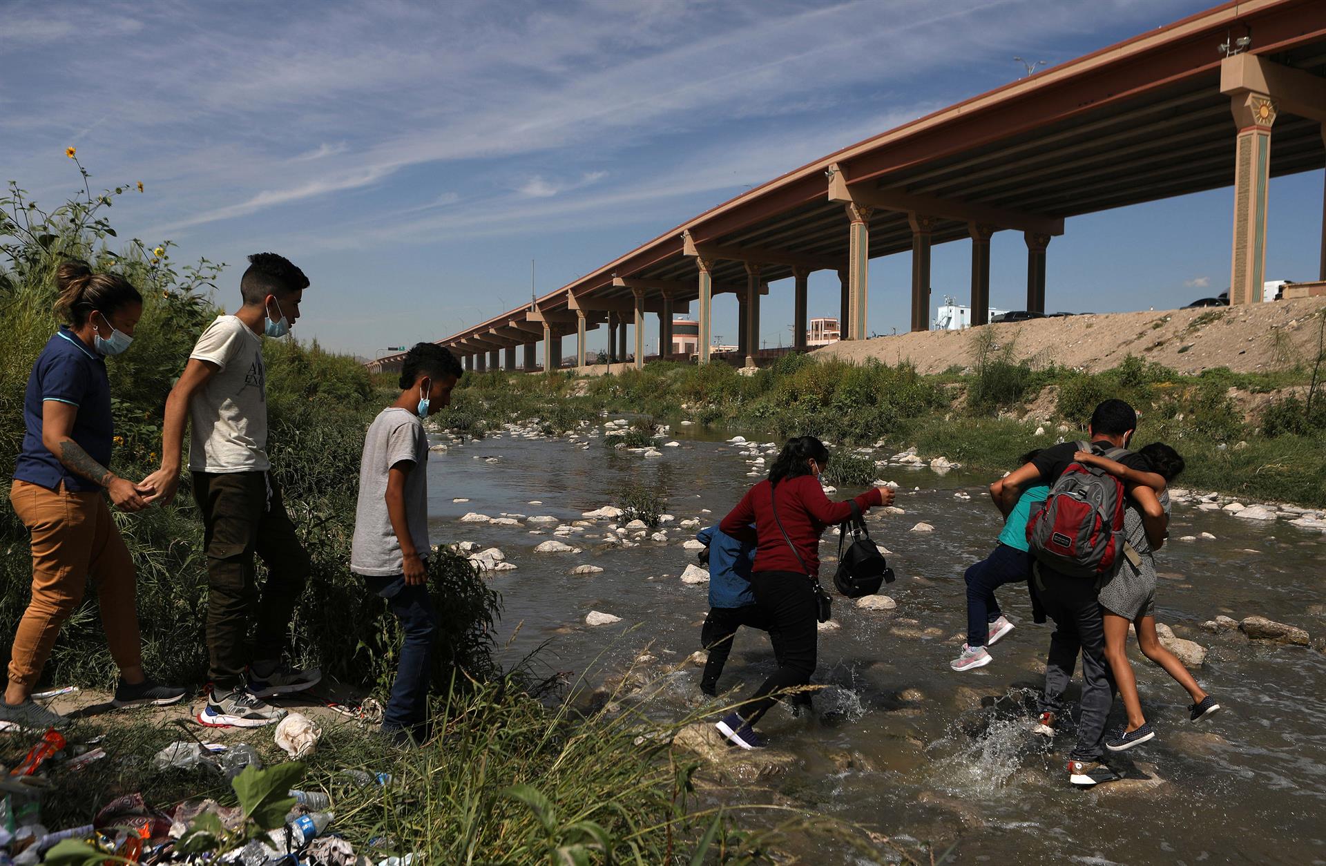 Venezolanos hacen presión a EEUU “mudándose” a orillas del Río Bravo