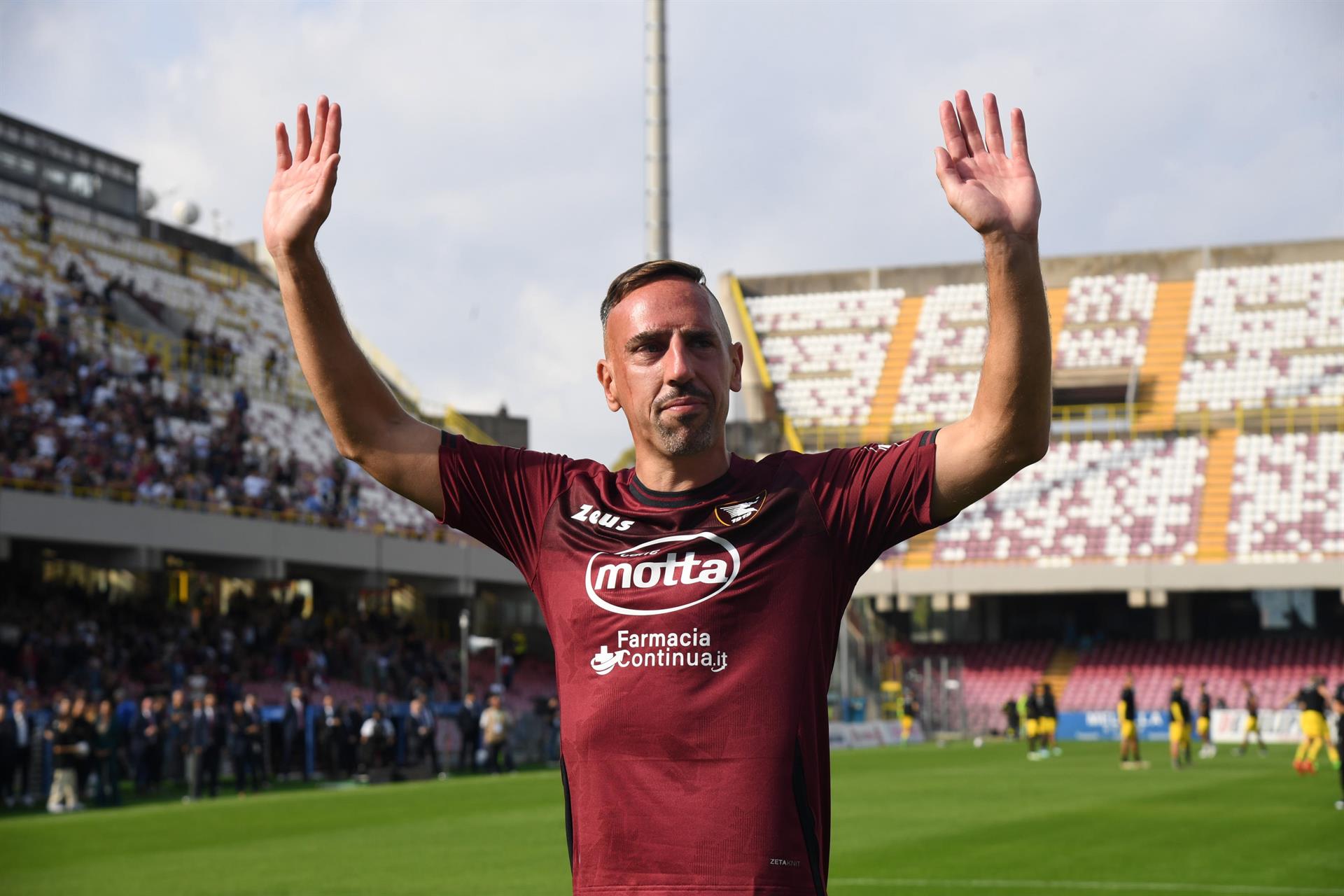 El Salernitana le regaló la victoria a Franck Ribéry tras anunciar su retiro (VIDEO)