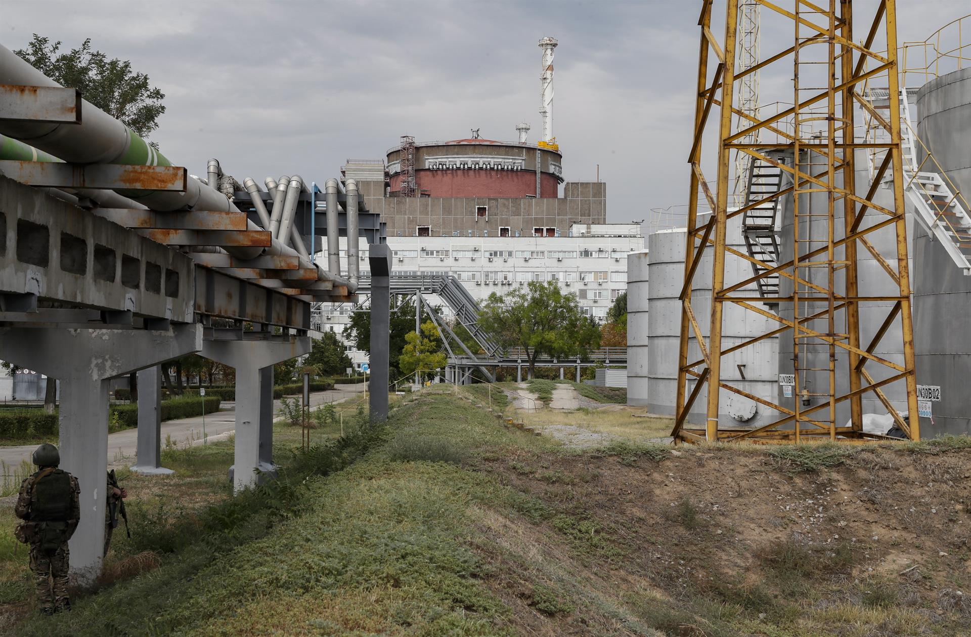 Rusia abandonaría la central nuclear de Zaporiyia e inteligencia ucraniana advierte de una posible catástrofe