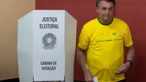 EN VIDEO: Bolsonaro ejerció su derecho al voto en segunda vuelta de presidenciales en Brasil #30Oct