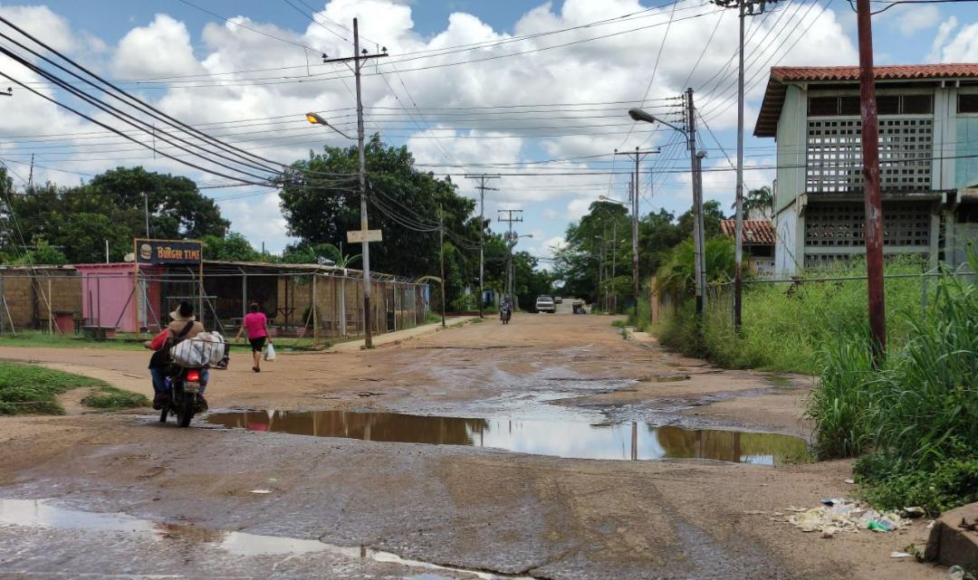 Enormes cráteres adornan sectores de Valle de la Pascua en Guárico (FOTOS)