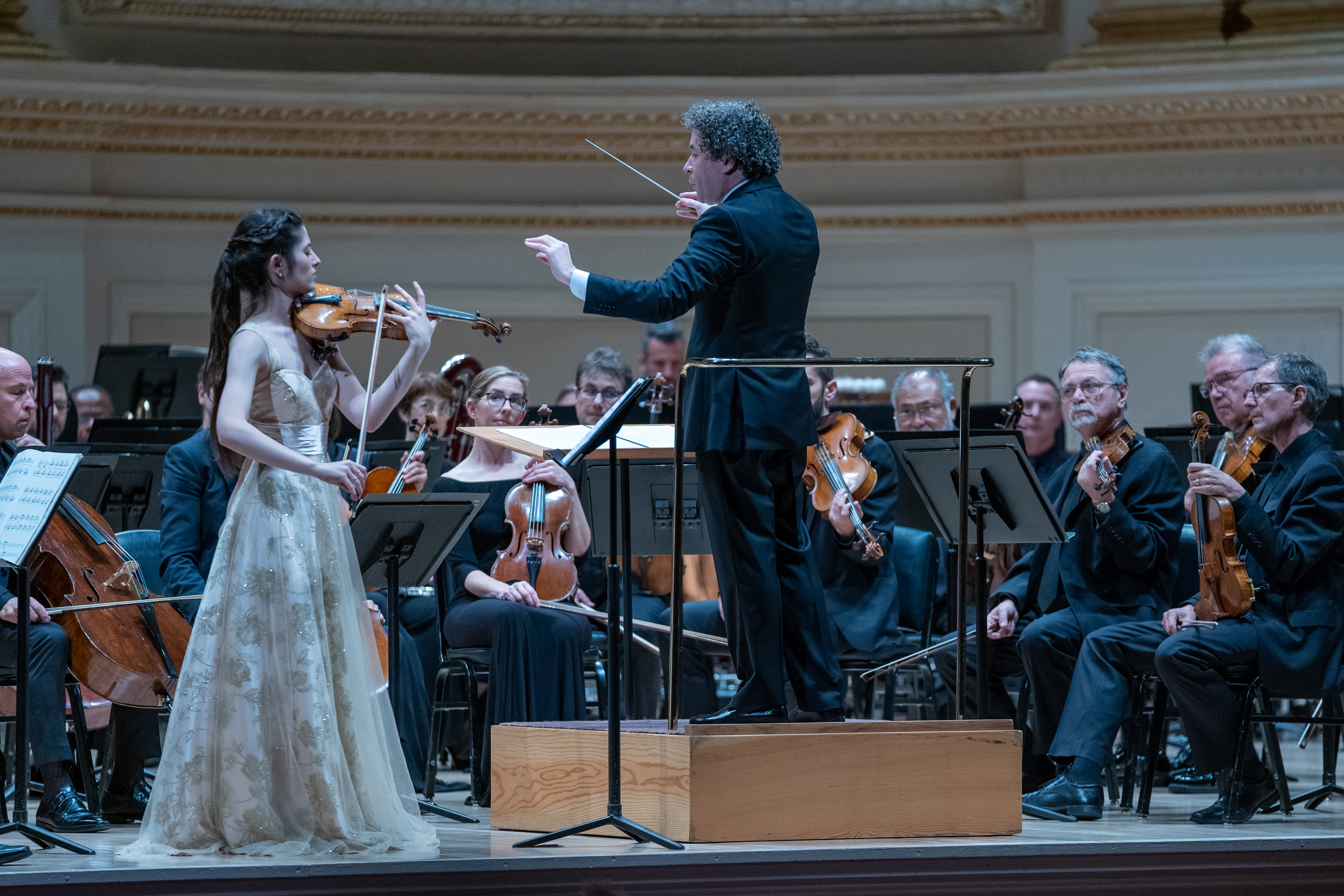 Gustavo Dudamel con la Filarmónica de Los Ángeles y Gabriela Ortiz ovacionados en Carnegie Hall