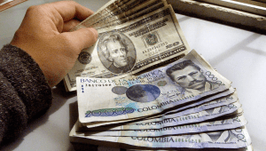 Petro paralizado mientras el dólar roza los 5.000 pesos en Colombia