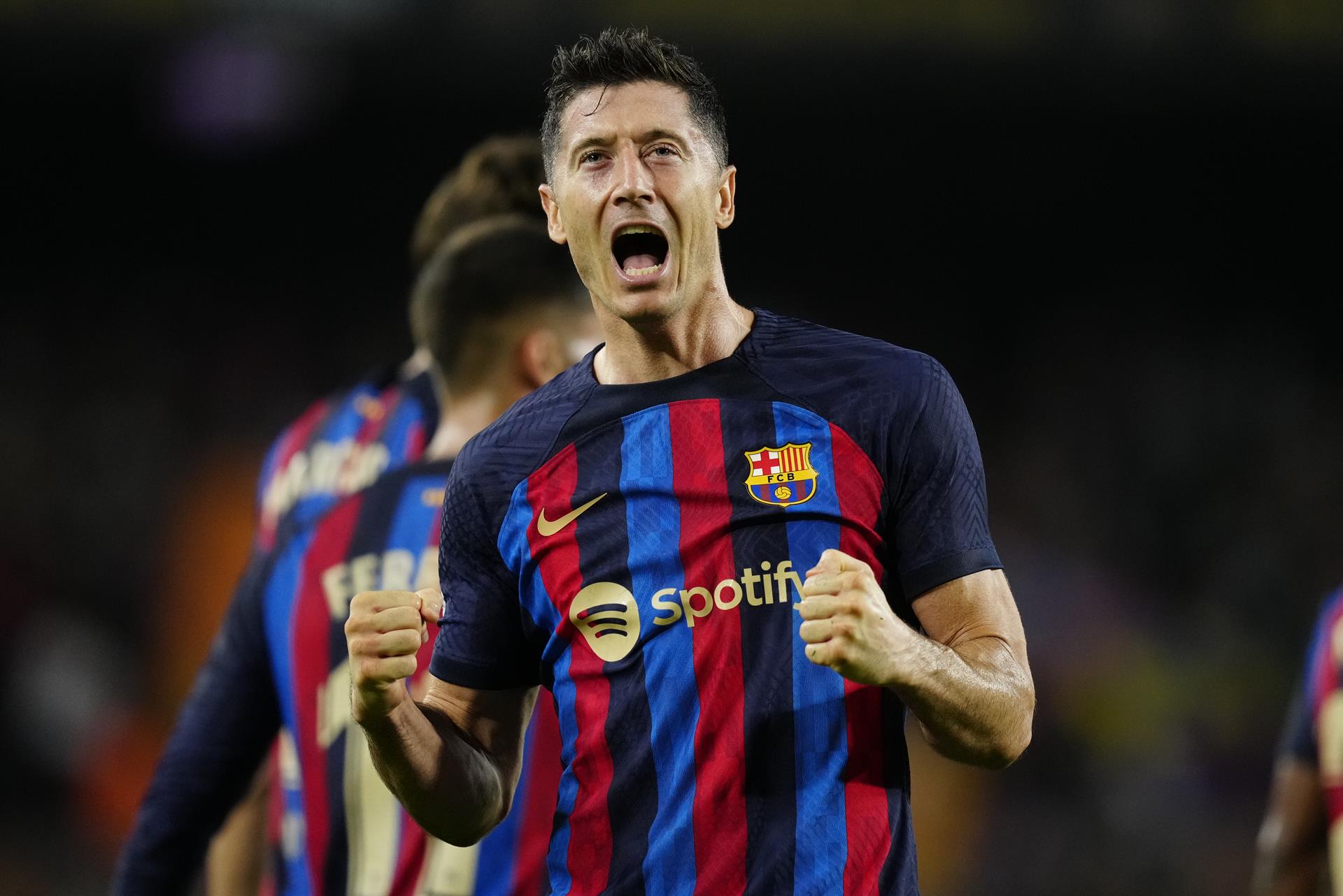 Barcelona goleó a Villarreal con un doblete de Lewandowski