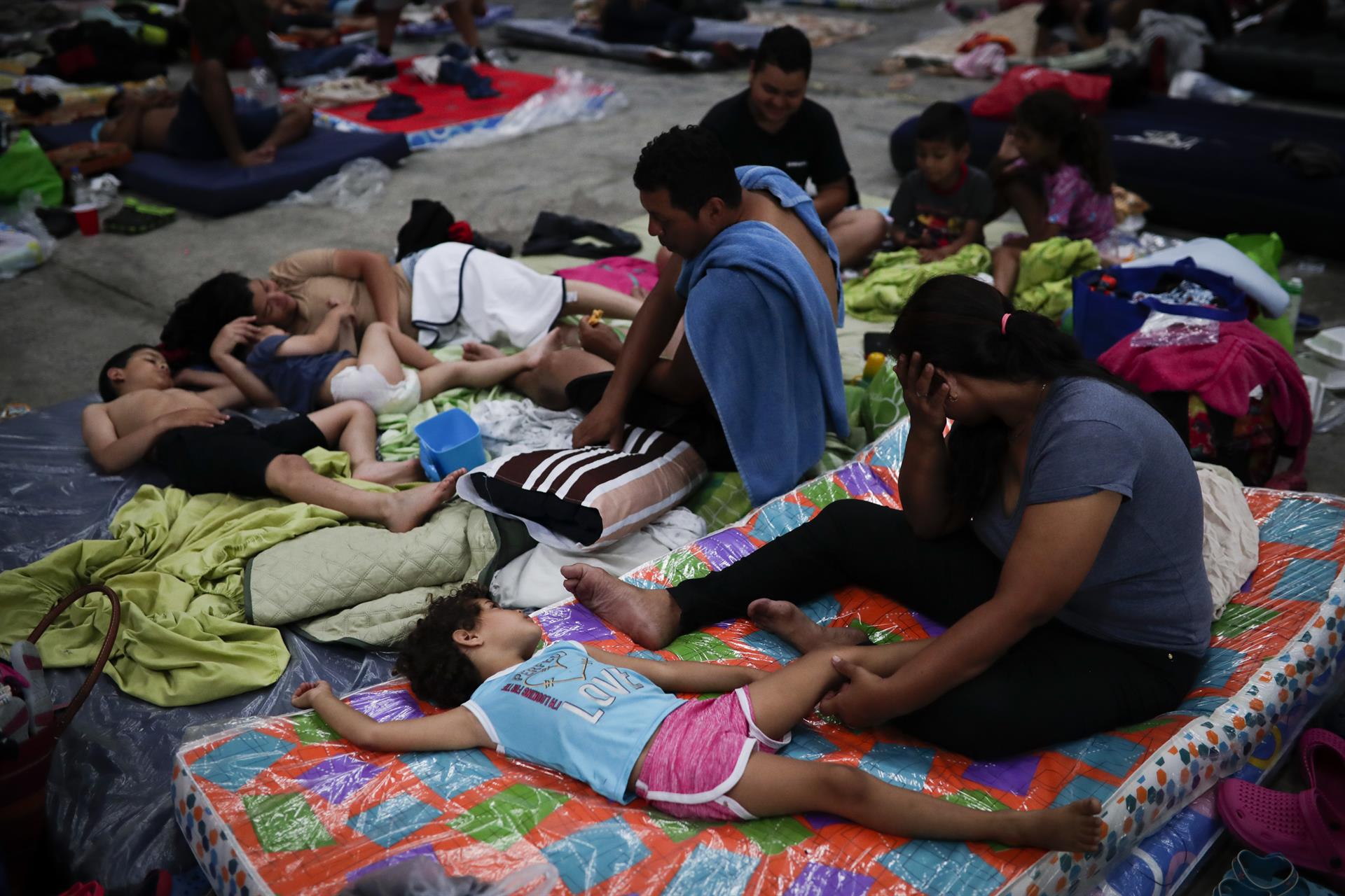 Más de 900 migrantes varados en albergues de Panamá han retornado a Venezuela