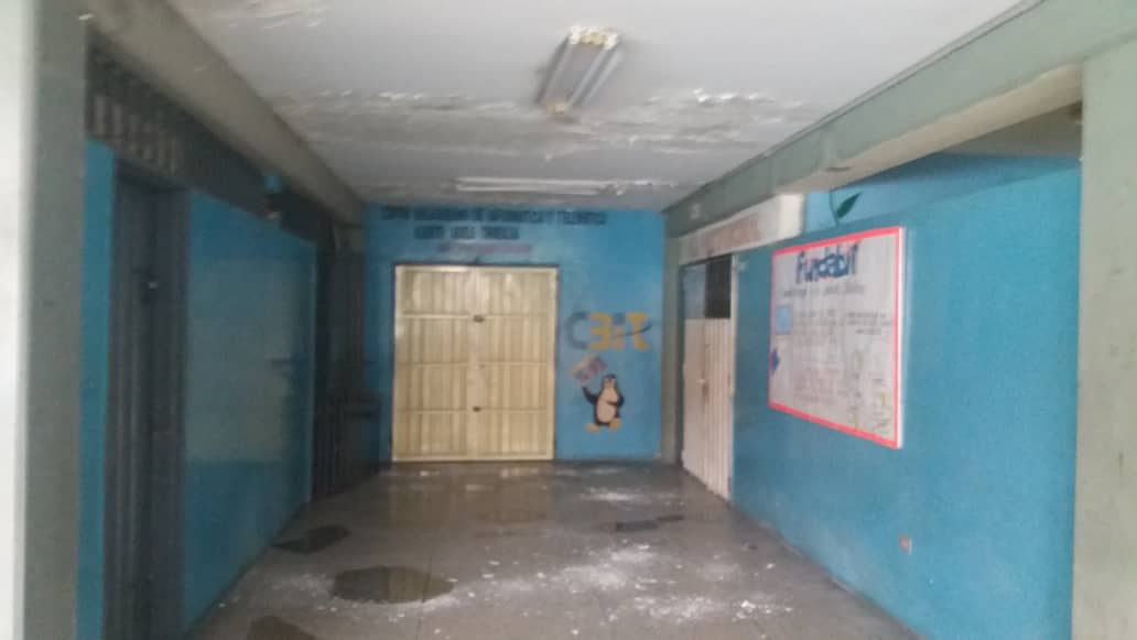 Liceo Arvelo Torrealba, el más emblemático en Barinas, está que se cae por las filtraciones