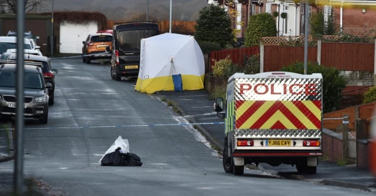 Alerta de salud en Reino Unido tras encontrar un cuerpo “cubierto de sustancias peligrosas” en la calle