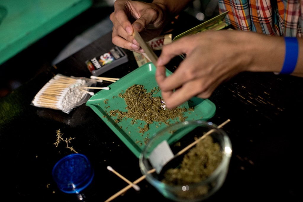 ¡Preparados, listos, ya! Concurso de liar cannabis desató la locura en Tailandia