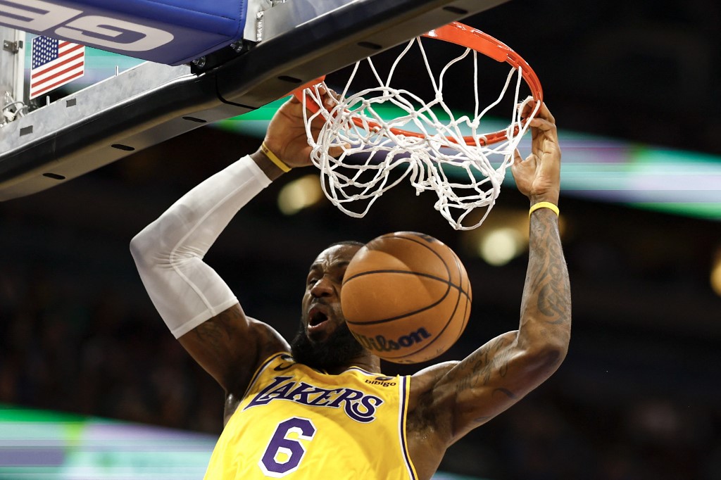LeBron James corta la mala racha de los Lakers