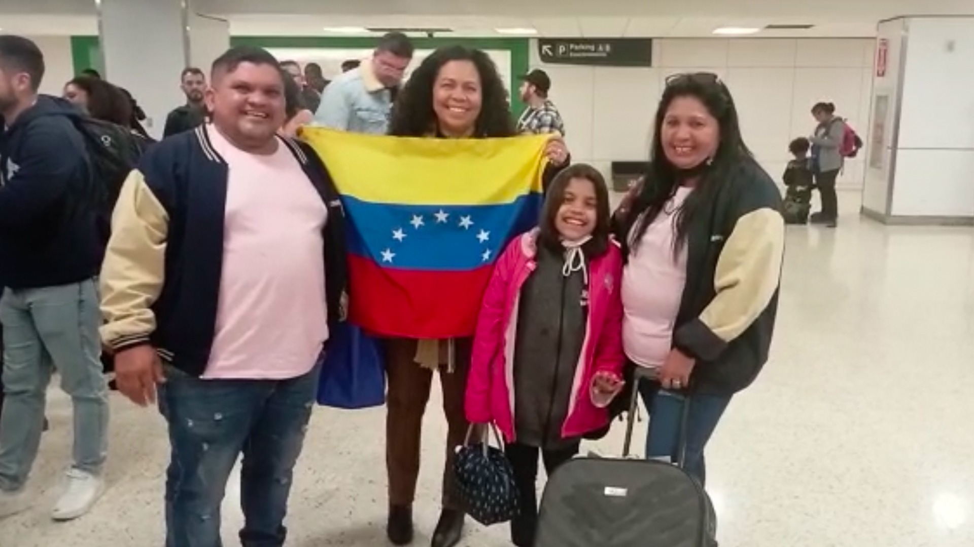 Conmovedor: El reencuentro de dos hermanas venezolanas en EEUU, tras 18 años sin poder abrazarse