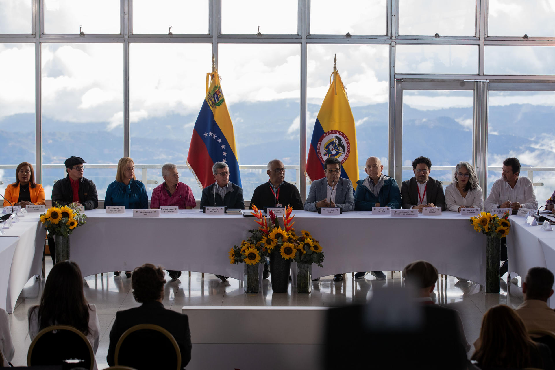 El Gobierno de Colombia y ELN concluyen la primera ronda de diálogo en Caracas