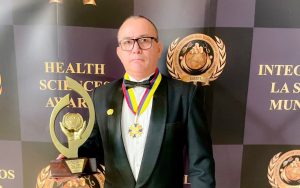 José Vicari, otro venezolano reconocido como uno de los mejores médicos del mundo en Colombia