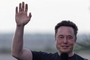 El momento en que Elon Musk es abucheado en el show de Dave Chappelle (Video)