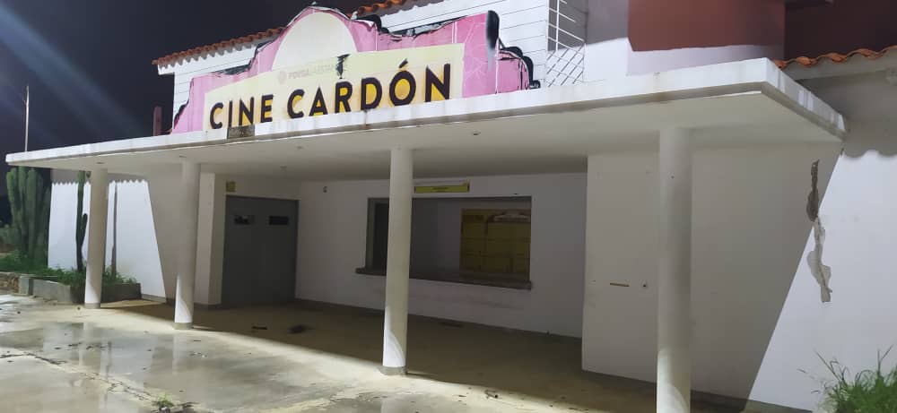Cine Teatro Cardón: patrimonio industrial petrolero de Falcón luce destruido tras desidia chavista (FOTOS)