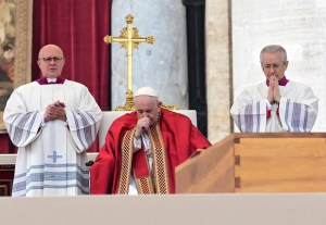 El papa Francisco destaca la sabiduría, la delicadeza y la entrega de Benedicto XVI