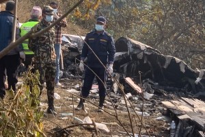 Cifra de cadáveres hallados tras accidente aéreo en Nepal asciende a 68