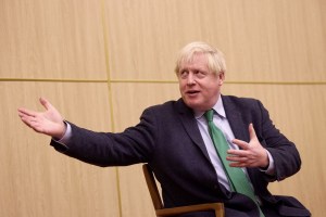 Boris Johnson, exprimer ministro británico renunció como diputado