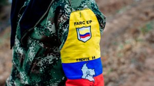 Entregan a dos personas retenidas por disidencias de las Farc en Colombia