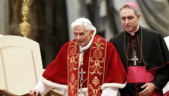 El papa Francisco recibe al secretario personal de Benedicto XVI