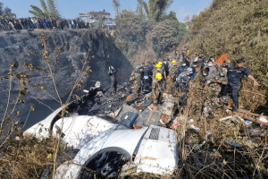 Avión con 72 personas a bordo se estrelló en Nepal: reportan al menos 67 muertos