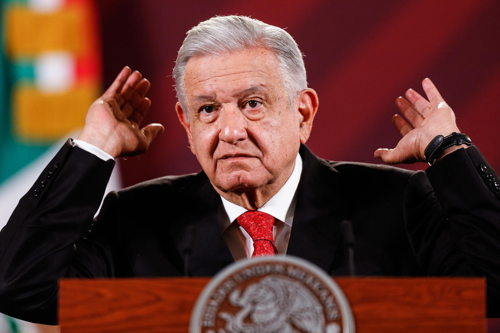 López Obrador “va a esperar” la investigación contra el titular de Migración sobre incendio