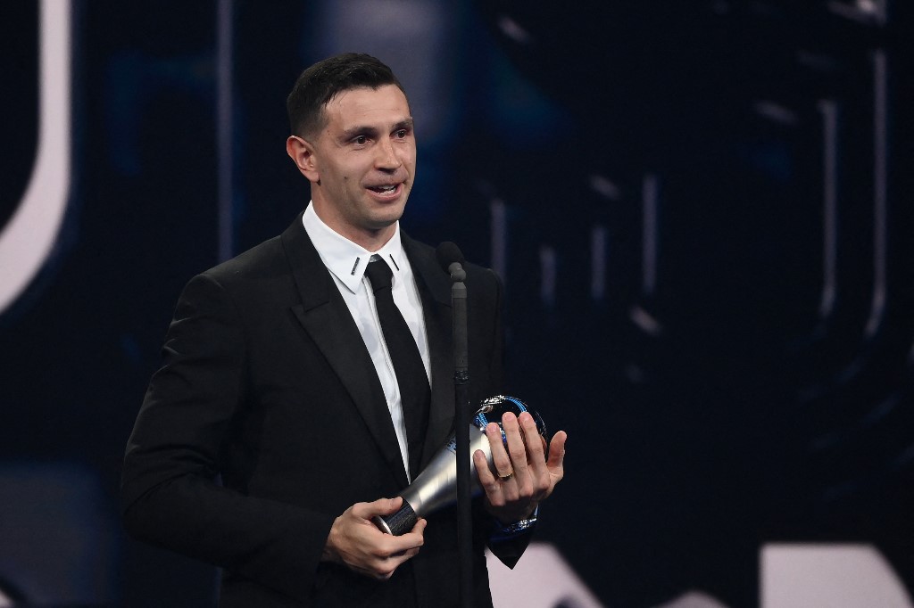 El “Dibu” Martínez, elegido mejor portero del año en los premios The Best de la Fifa