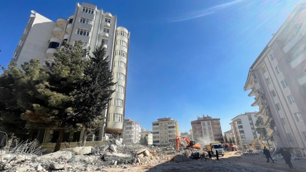 Las advertencias que fueron ignoradas sobre complejo de apartamentos que se derrumbó tras terremoto en Turquía