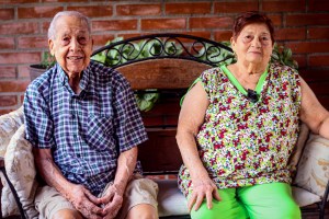 Roberto y Carmen, una bonita historia de amor con más de 70 años de matrimonio (VIDEO)