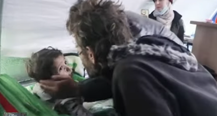 El emotivo reencuentro entre un padre y su hijo tras cinco días sin verse debido al terremoto en Siria (VIDEO)