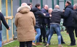 Directivo de un club italiano escupió a los hinchas tras acercarse a la grada (VIDEO)