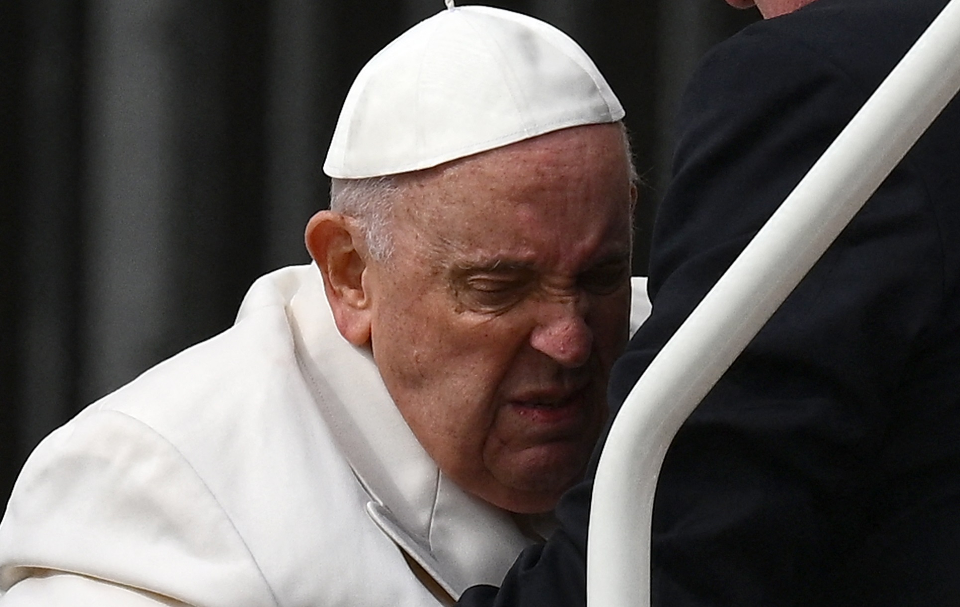La IMAGEN que expone el dolor del papa Francisco antes de ser hospitalizado