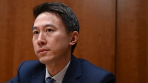 Quién es Shou Zi Chew, el CEO de TikTok con el reto de defender a la compañía ante el Congreso de EEUU