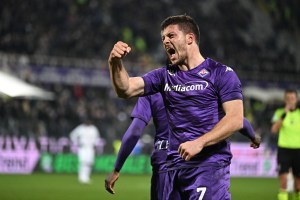 Fiorentina cortó la reacción del AC Milan que piensa en la Champions