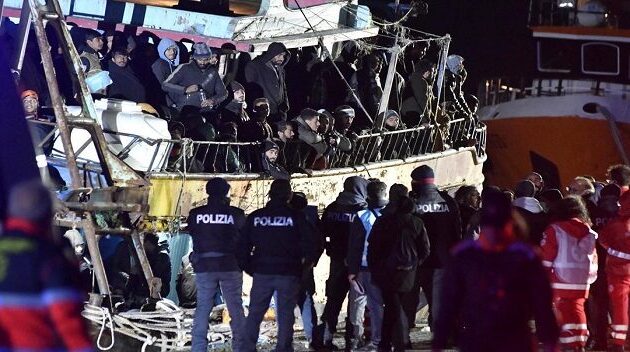 Italia rescata a más de mil 400 personas en 24 horas tras nueva ola de migración