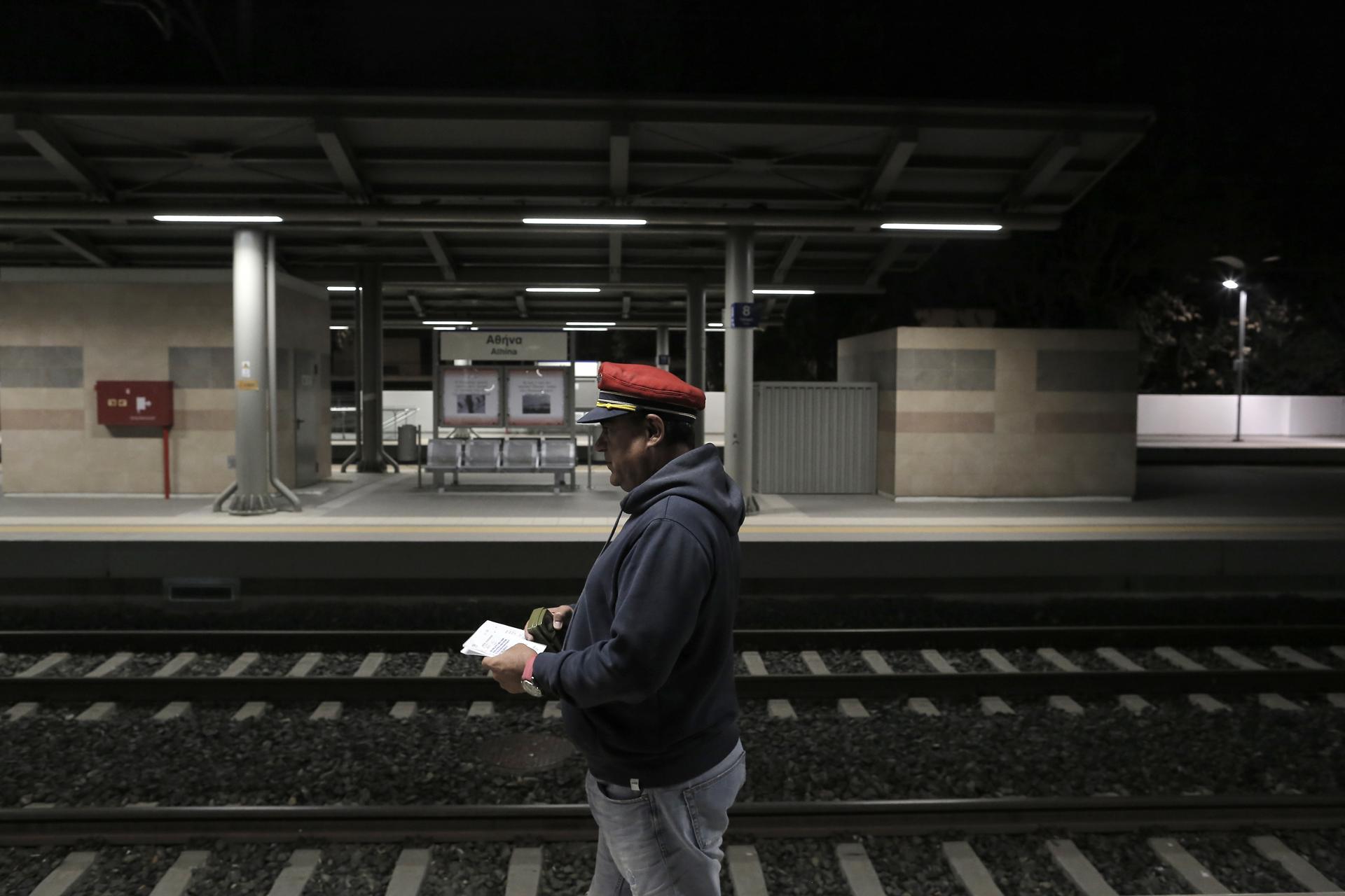 Los trenes griegos vuelven a circular 21 días después del grave accidente