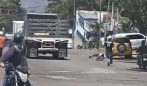VIDEO: momento en que un conductor saltó de su camión cuando perdió el control en Táchira