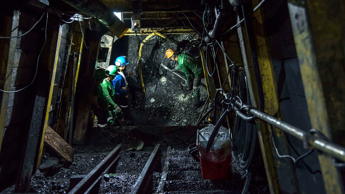 Grupo armado retiene a 50 trabajadores en una compañía minera en Colombia