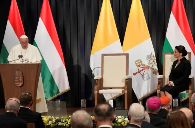 El papa Francisco en Hungría exigió a Europa ocuparse de la crisis migratoria “sin excusas ni dilaciones”