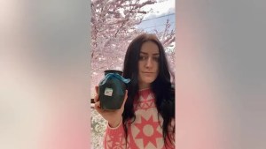 VIDEO: Hizo un descubrimiento alarmante después de comprar una urna en Seattle