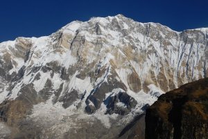 Hallaron con vida a un escalador indio desaparecido durante tres días en una montaña de Nepal